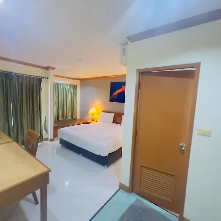 Royal Vista Hotel Patong Buitenkant foto