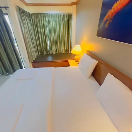 Royal Vista Hotel Patong Buitenkant foto