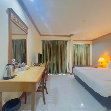 Royal Vista Hotel Patong Buitenkant foto